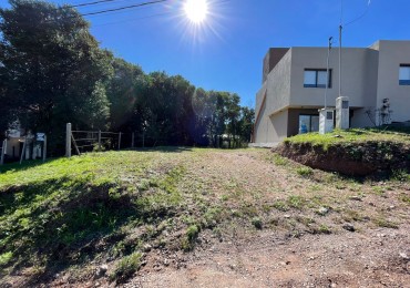  VENDEMOS LOTE DE 300 MTS EN ECO DE VILLA CATALINA, BARRIO PRIVADO. SERVICIOS DE AGUA Y LUZ(PILAR CONECTADO)  CON ESCRITURA. APROBACION DE CONSTRUCCION POR EL MUNICIPIO