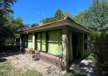 Casa de dos dormitorios con cochera ,en un lote de 900 mts, Mina Clavero ( arroyo los patos) a media cadra de la ruta a 8 minutos del centro de mina clavero