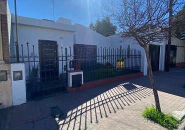 CASA DE 3 DORMITORIOS CON QUINCHO EN BARRIO AMEGUINO EXCELENTE UBICACION