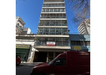 Vendemos  excelente departamento de 1 dormitorio sin balcon, cocina-comedor y living. Ubicado en Sarandi 740, piso 7, entre Chile e Independencia, en el vibrante barrio de Monserrat.  A pocos metros de Puerto Madero. 