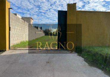 Vendemos lote en zona sur, barrio Coronel Olmedo, 13 por 95 (1235 m²) con escritura y servicios de luz y agua.